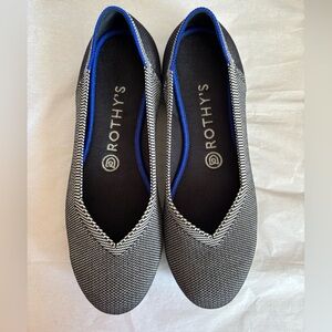 Rothy’s the Flat Round Toe Flats in Navy Blue and White- size 7.5
